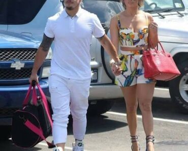 Jennifer Lopez, 54, is showing off her new boyfriend… and you better sit down, because you might recognize him!