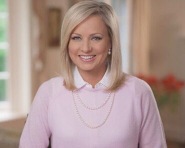 Studio silence turns to nationwide sobs as Sandra Smith bravely cracks live on air, revealing her family’s heartbreaking cancer battle in a raw moment no script could contain—just as America gasps, she delivers a second twist that hits harder than breaking news: an update so emotional it freezes her co-anchors and floods social media with tear-soaked reactions; Fox News turns from headlines to heartbreak as viewers witness a woman crumble, rise, and redefine what strength looks like—one anchor, one confession, and one tidal wave of grief, grit, and grace that left even cynics crying in their coffee.