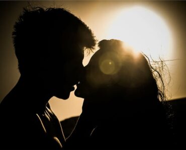 HT9. What Full-Body Kissing Reveals About His True Feelings –